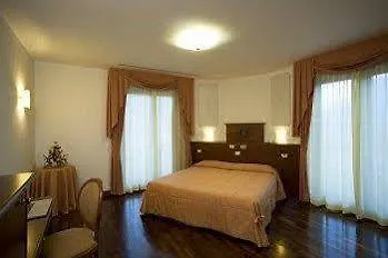 Le Grotte Отель 4*